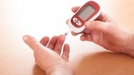 Cómo bajar la glucosa en sangre (5 estrategias)