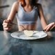 Anorexia nervosa: o que é, sintomas, causas e tratamento