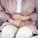 Dor no estômago: 7 principais causas (e o que fazer)