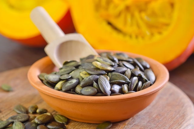 Pumpkin Seeds: Top 11 Health Benefits & How to Eat - Tua Saúde