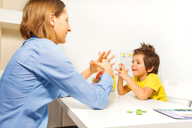 Tratamiento Del Autismo Medicamentos Dieta Y Terapias Y Cómo Cuidar Al Niño Tua Saúde 