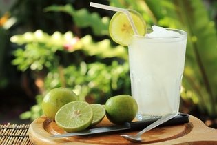 6 receitas de suco de limão para desintoxicar