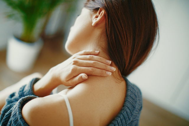 What Is This Lump on the Back of My Neck? (Top 9 Causes) - Tua Saúde