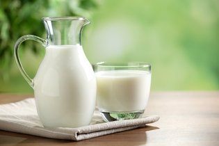 6 benefícios do leite para a saúde (e quem não pode consumir)