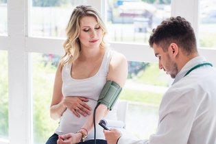 Pressão alta na gravidez: sintomas, causas, riscos e tratamento