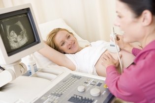 Quando fazer o primeiro ultrassom na gravidez (e quantos se faz)