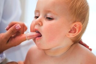 Imagem ilustrativa do artigo Como limpar a língua a a boca do bebê