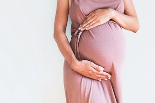 O que pode ser a dor de barriga na gravidez (e o que fazer)