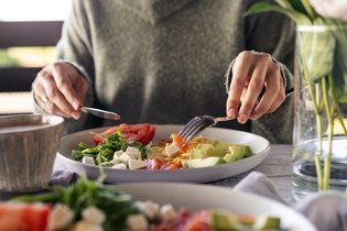 Imagen ilustrativa del artículo ¿Qué cenar para bajar de peso? (con menú ejemplo)