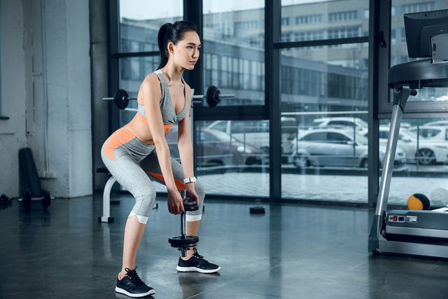 Esses são os três principais exercícios para glúteos! Já salva para  fazê-los aqui na academia 🍑