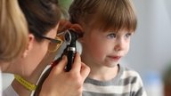 6 passos para limpar o ouvido do bebê