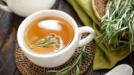 Té de Romero: para qué sirve, 10 beneficios (y cómo prepararlo)