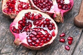 11 Pomegranate Health Benefits (Nutritional Info, Recipes & More)