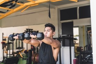 Treino de braço: 13 exercícios para fazer em casa e na academia
