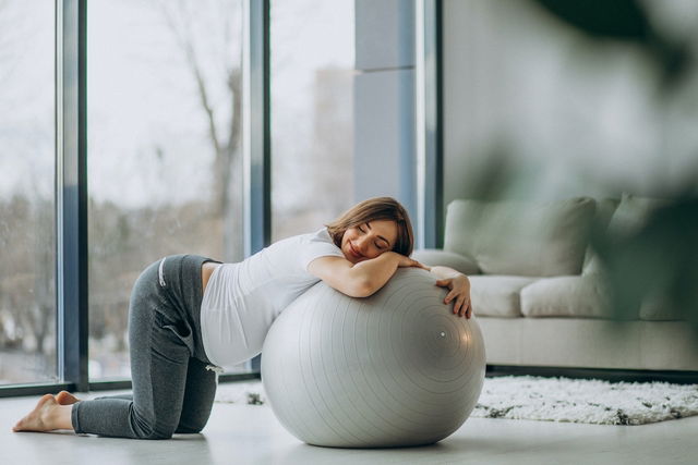 5 Exercícios para Gestantes com a bola de Pilates 