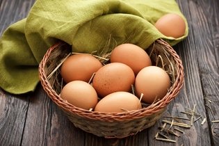 10 benefícios do ovo para a saúde (com tabela nutricional)