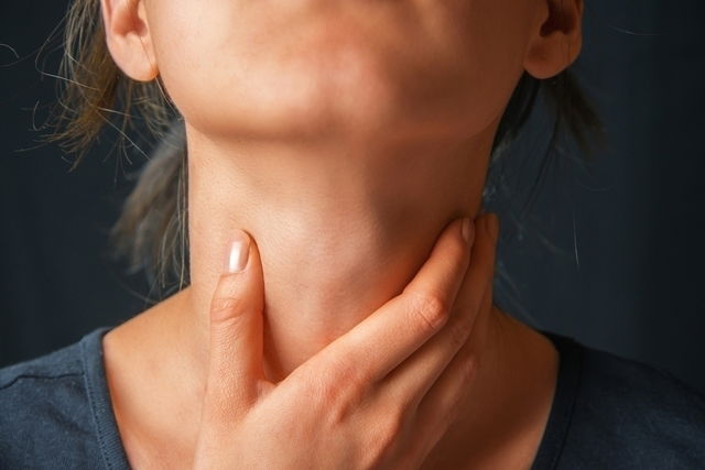 Illustrative image of the article 8 Thyroid Symptoms You Should Tell Your Doctor