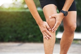 Imagen ilustrativa del artículo Esguince de rodilla: qué es, síntomas y tratamiento