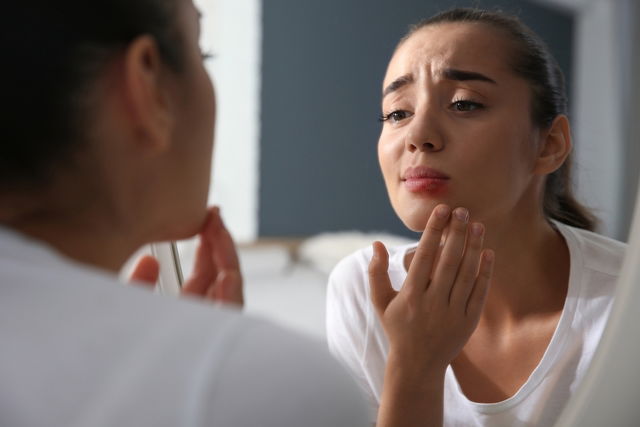 Inchaços embaixo da língua, o que podem ser? - Dentalis