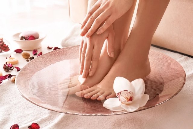 Cómo dar un masaje en los pies - 9 pasos