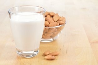 Benefícios do leite de amêndoas e como fazer