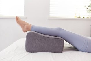 6 dicas para diminuir o inchaço das pernas (e exercícios)