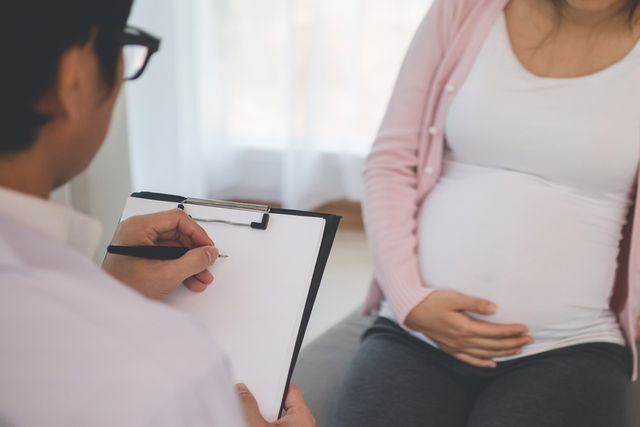 early pregnancy brown discharge