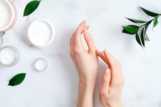 8 remédios caseiros para dermatite de contato (e como fazer)