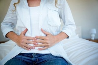 Lower Left Abdominal Pain: 9 Causes (Including in Women)