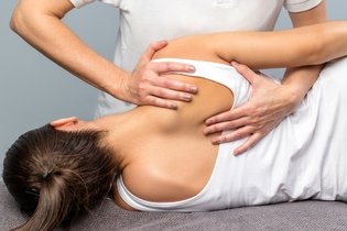 Illustrative image of the article Shoulder Blade Pain: 12 Common Causes (& What to Do)