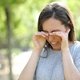 Ardência nos olhos: 8 principais causas e o que fazer