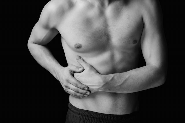 Right Side Abdominal Pain: 8 Top Causes (& Related Symptoms) - Tua Saúde