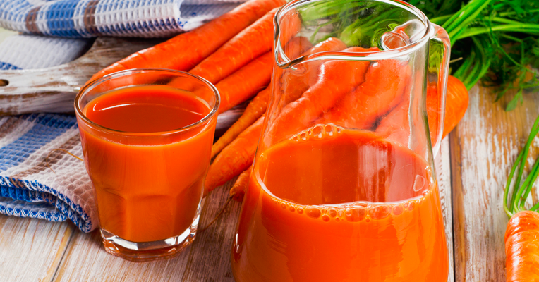Suco de cenoura para baixar o colesterol alto - Tua Saúde